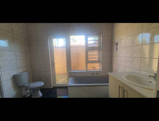 4 BEDROOM TOWNHOUSE FOR SALE IN AVIARYHILL
